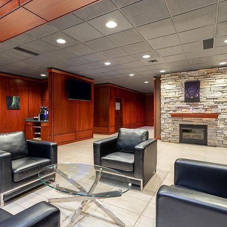 Ramada By Wyndham Northern Grand Hotel & Conference Centre Fort St. John Esterno foto