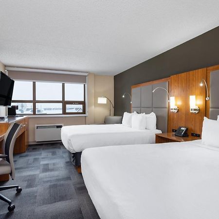 Ramada By Wyndham Northern Grand Hotel & Conference Centre Fort St. John Esterno foto