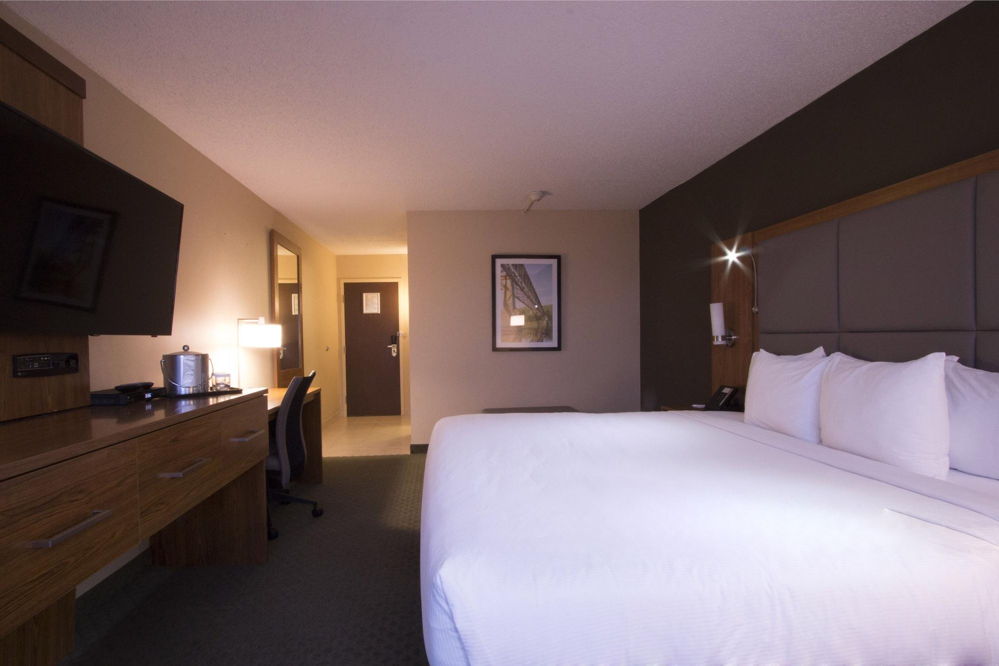 Ramada By Wyndham Northern Grand Hotel & Conference Centre Fort St. John Esterno foto