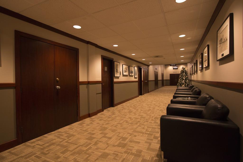 Ramada By Wyndham Northern Grand Hotel & Conference Centre Fort St. John Esterno foto