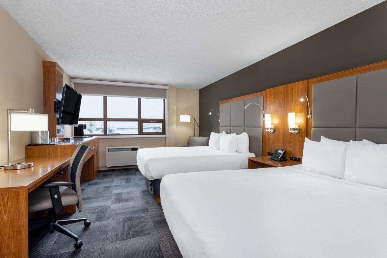 Ramada By Wyndham Northern Grand Hotel & Conference Centre Fort St. John Esterno foto