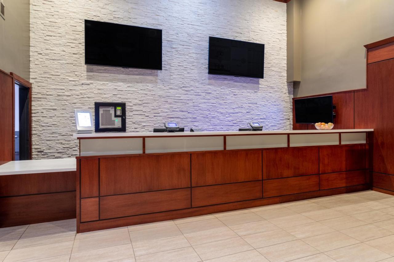 Ramada By Wyndham Northern Grand Hotel & Conference Centre Fort St. John Esterno foto