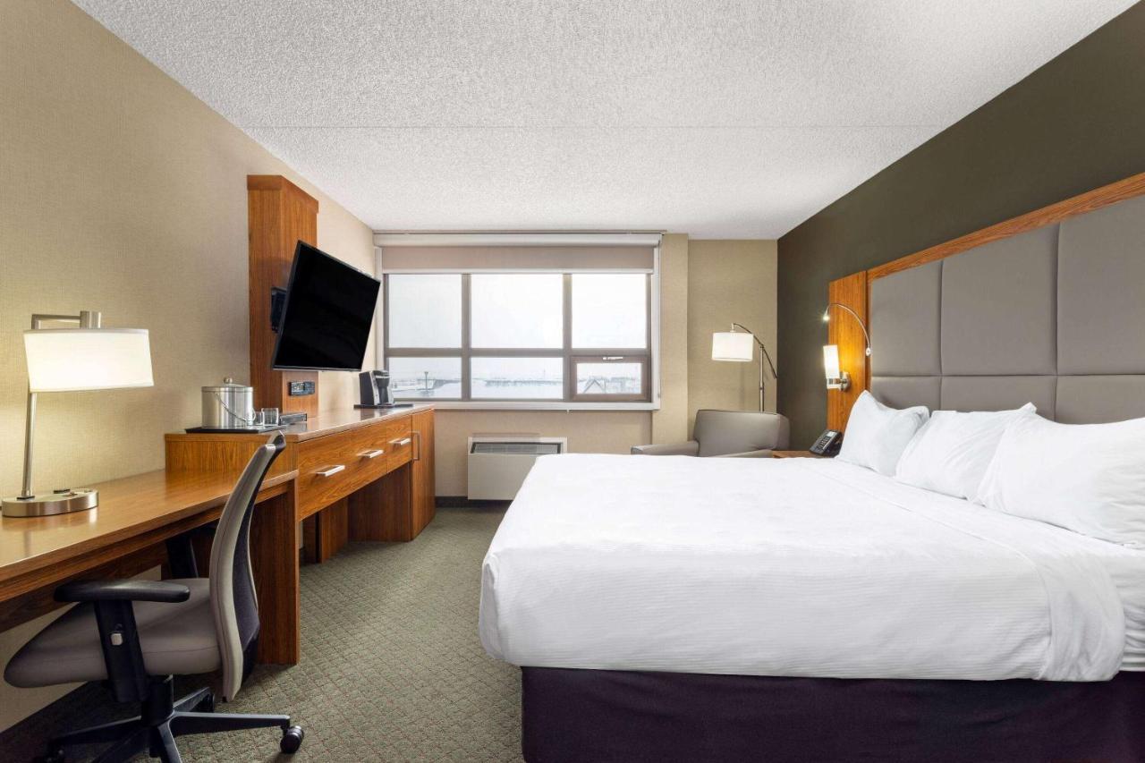 Ramada By Wyndham Northern Grand Hotel & Conference Centre Fort St. John Esterno foto