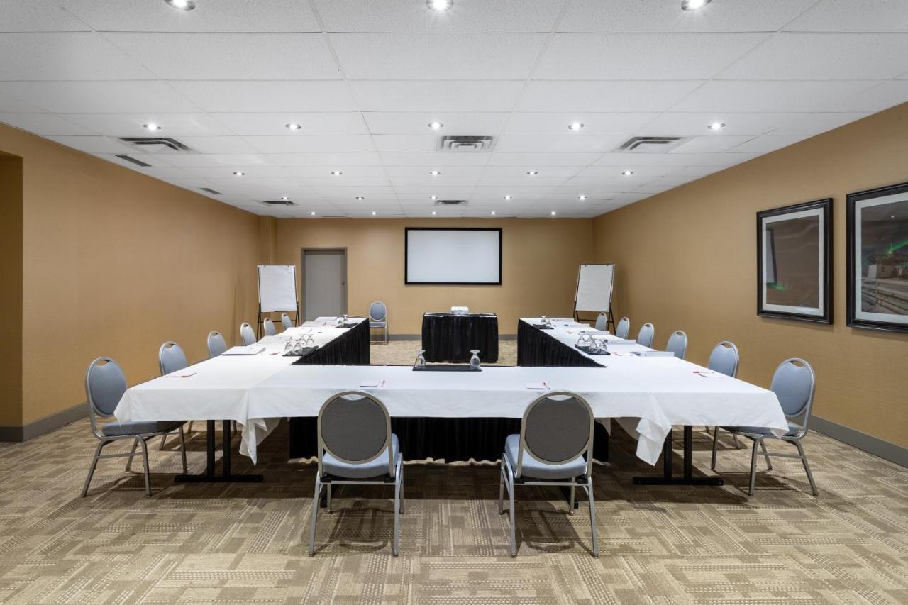 Ramada By Wyndham Northern Grand Hotel & Conference Centre Fort St. John Esterno foto