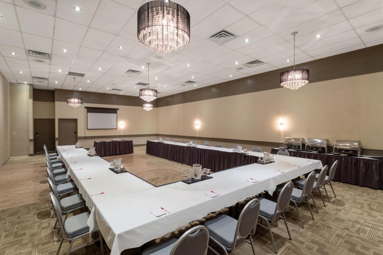 Ramada By Wyndham Northern Grand Hotel & Conference Centre Fort St. John Esterno foto