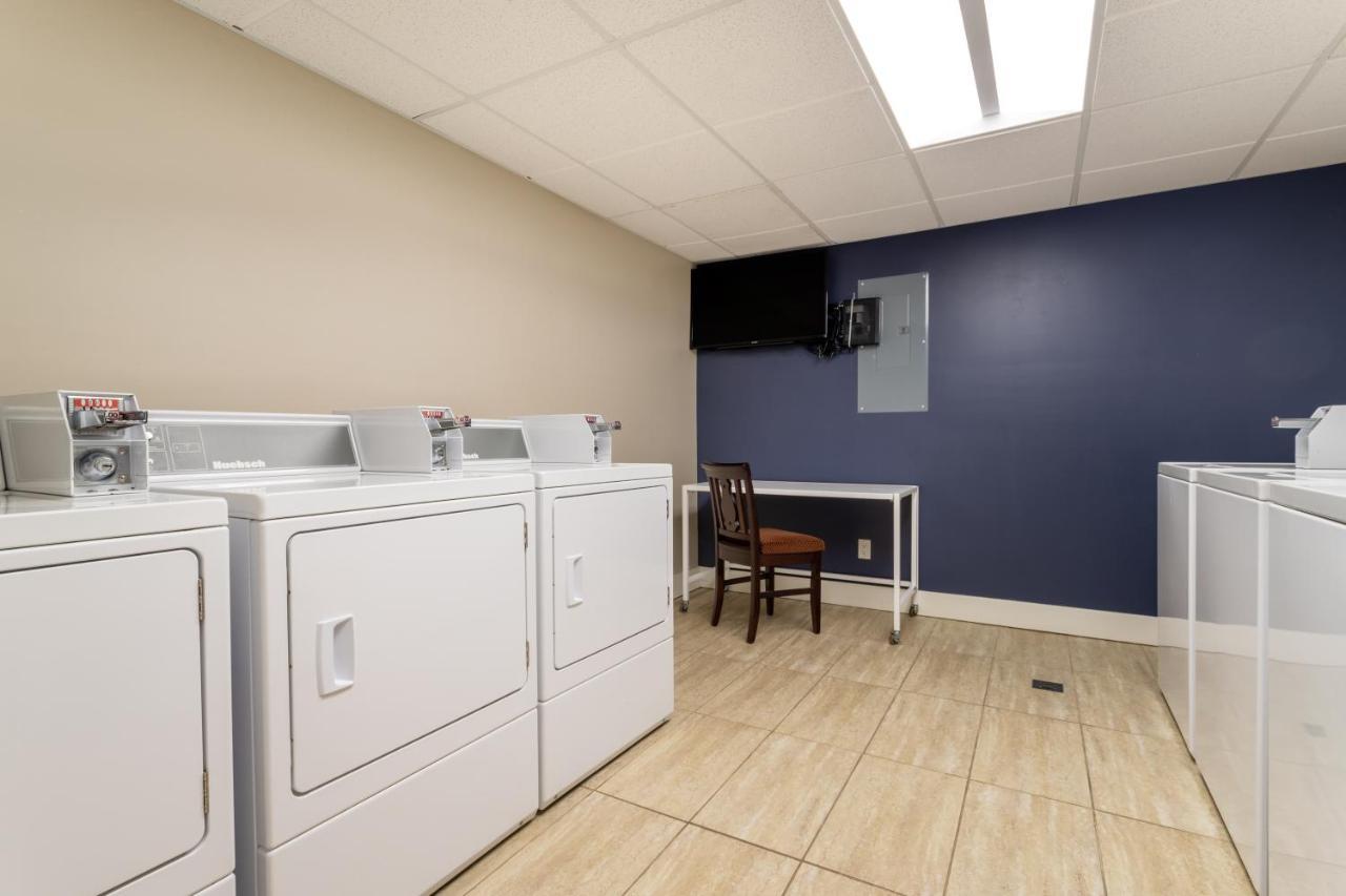 Ramada By Wyndham Northern Grand Hotel & Conference Centre Fort St. John Esterno foto