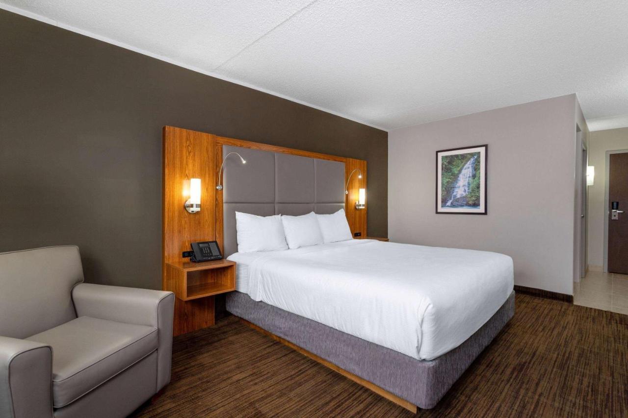 Ramada By Wyndham Northern Grand Hotel & Conference Centre Fort St. John Esterno foto