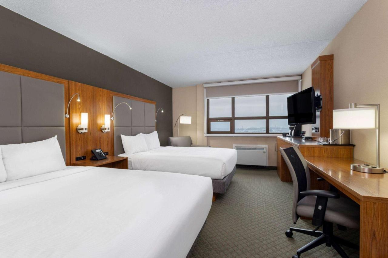 Ramada By Wyndham Northern Grand Hotel & Conference Centre Fort St. John Esterno foto
