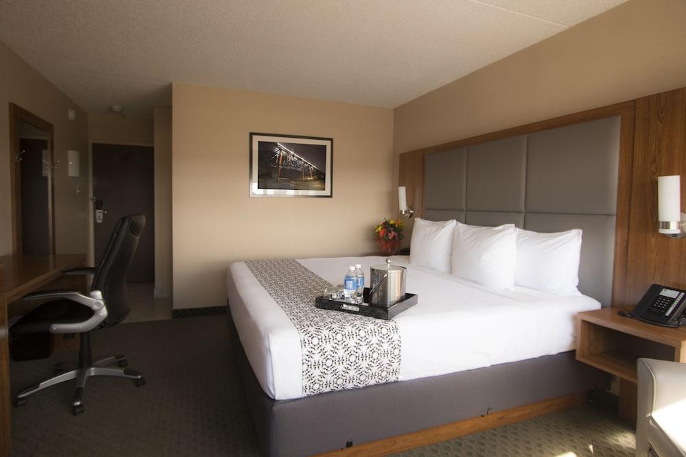 Ramada By Wyndham Northern Grand Hotel & Conference Centre Fort St. John Esterno foto