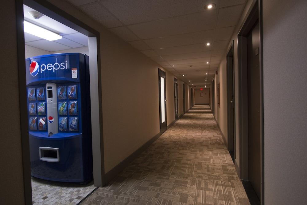 Ramada By Wyndham Northern Grand Hotel & Conference Centre Fort St. John Esterno foto