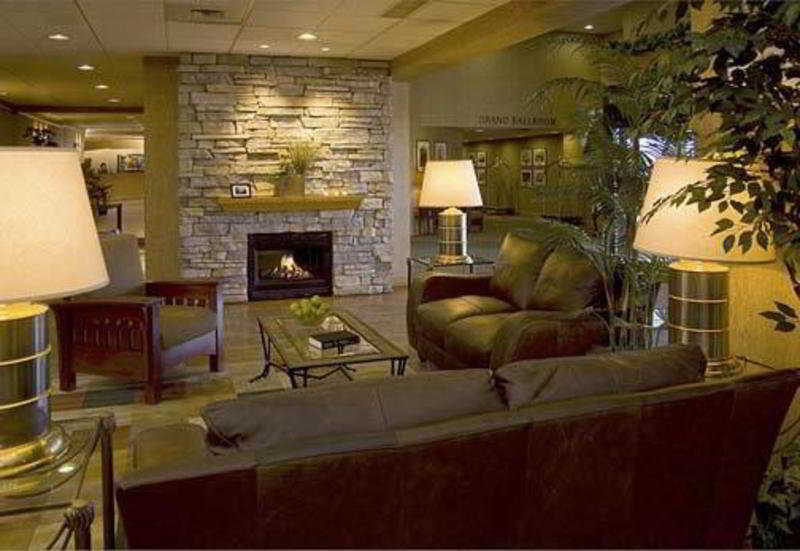 Ramada By Wyndham Northern Grand Hotel & Conference Centre Fort St. John Esterno foto