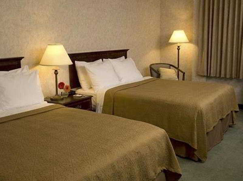 Ramada By Wyndham Northern Grand Hotel & Conference Centre Fort St. John Esterno foto