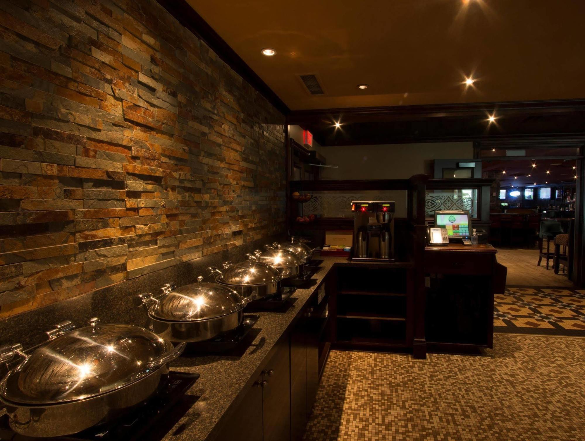 Ramada By Wyndham Northern Grand Hotel & Conference Centre Fort St. John Esterno foto