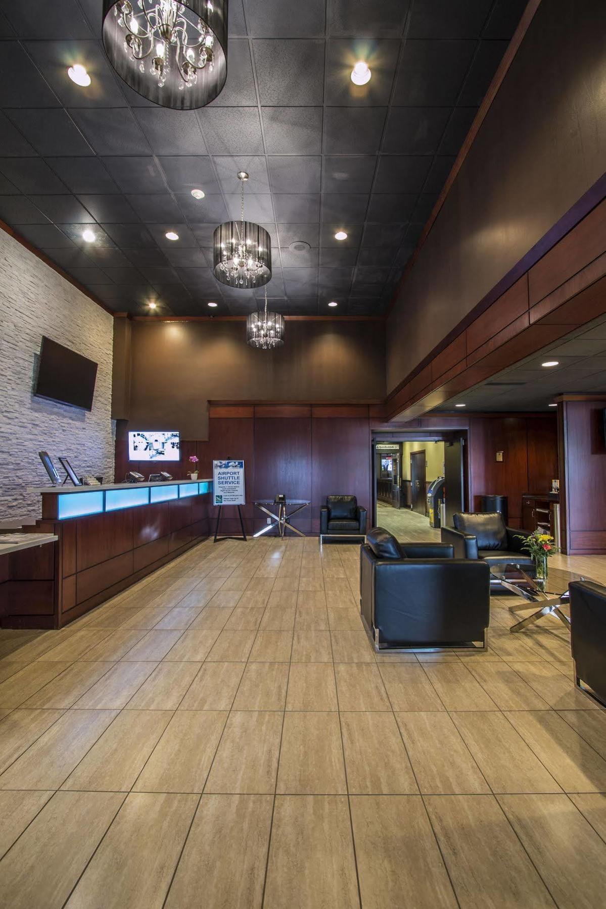 Ramada By Wyndham Northern Grand Hotel & Conference Centre Fort St. John Esterno foto